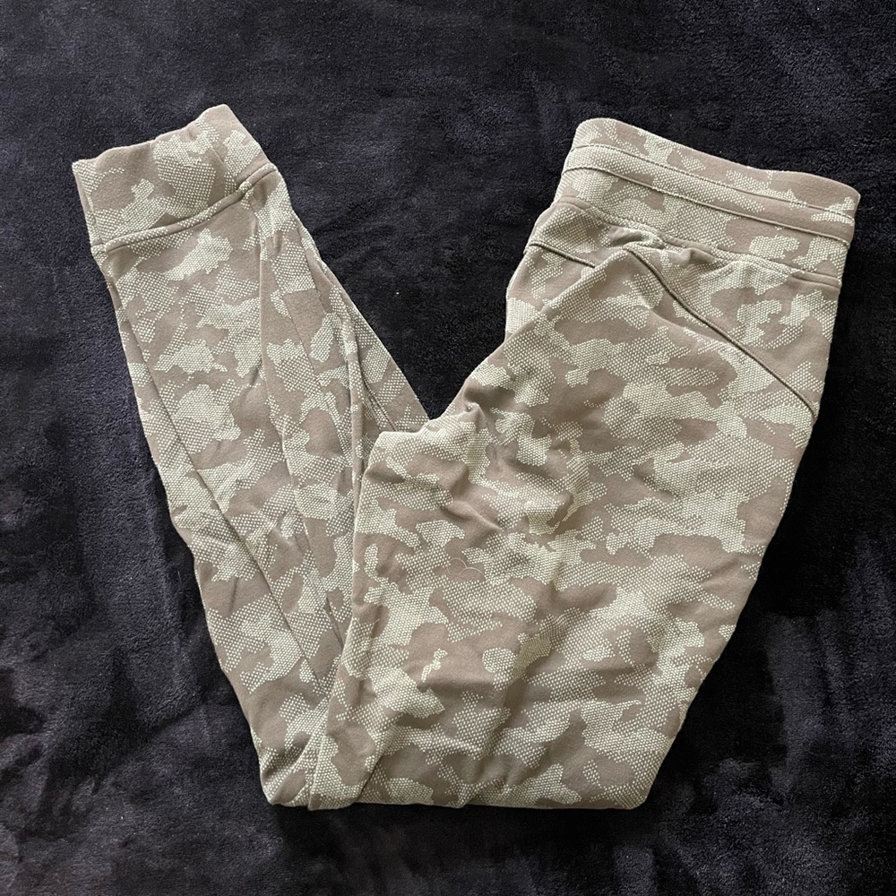 Lululemon camo jogger sweat pants
